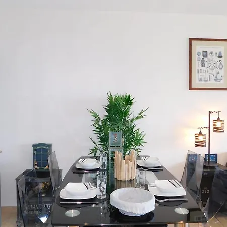 Apartment Charming Air-conditioned T2 