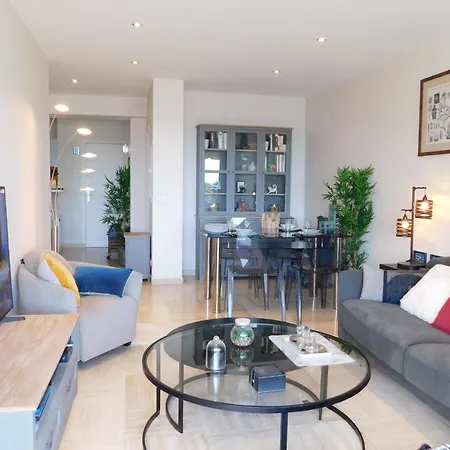 Apartment Charming Air-conditioned T2 